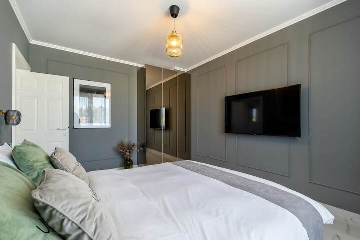 Room 8 of 92