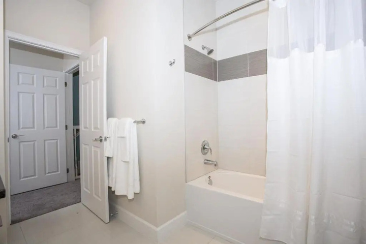 New 3 Bedroom Suites Close to Disney