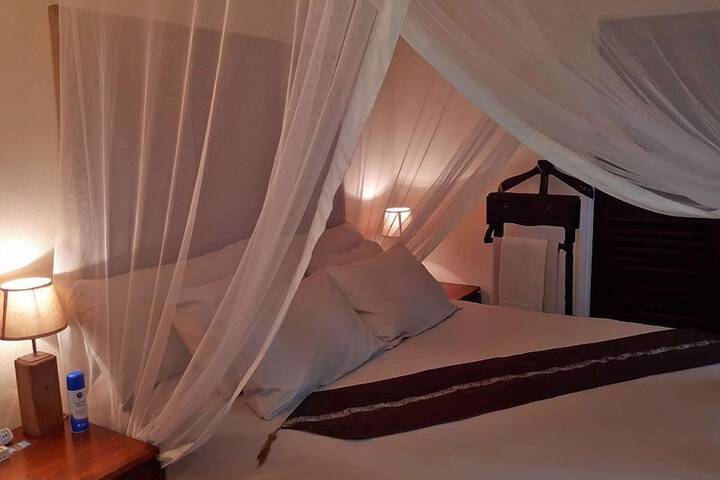Room 6 of 10
