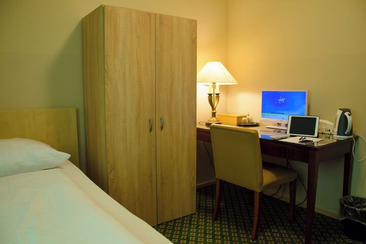 Room 2 of 9