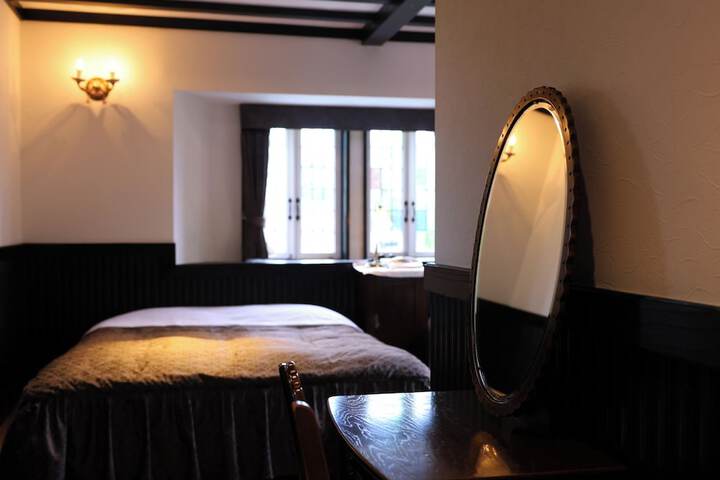 Room 28 of 96