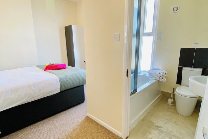 Room 20 of 76