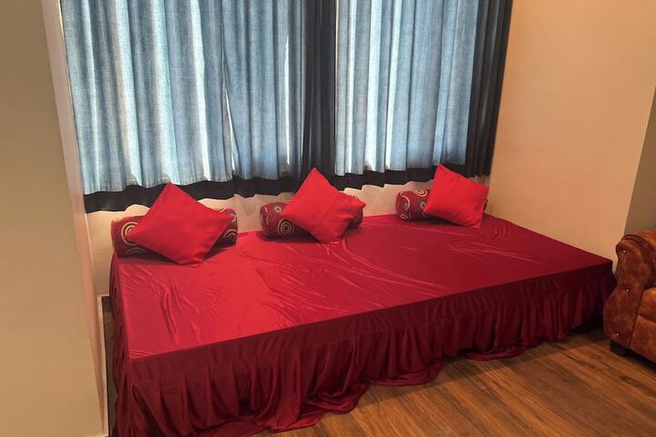 Room 8 of 14