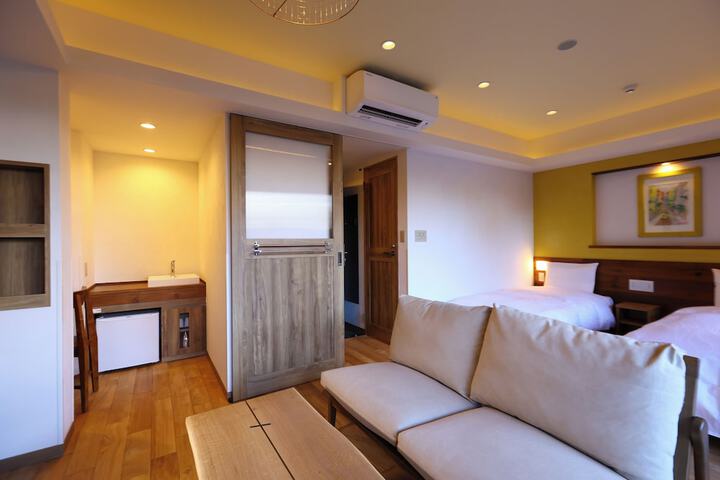Room 14 of 103