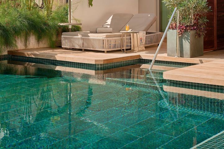 Pool 236 of 551