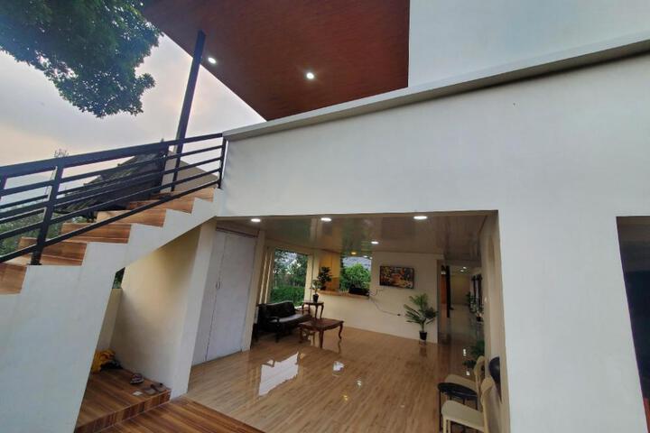 Dream House Traveller