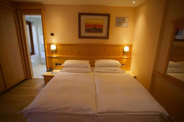 Room 43 of 107