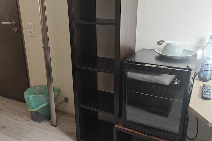 Room 8 of 16