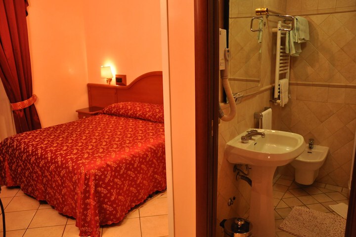 Room 8 of 24