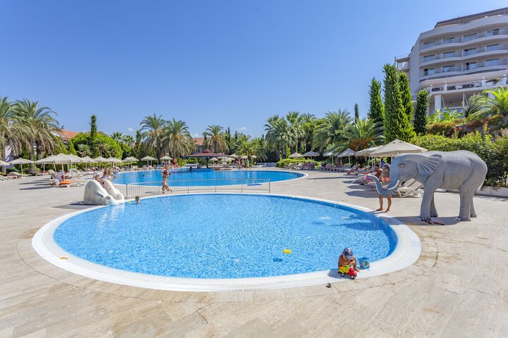 Hotel with Pool