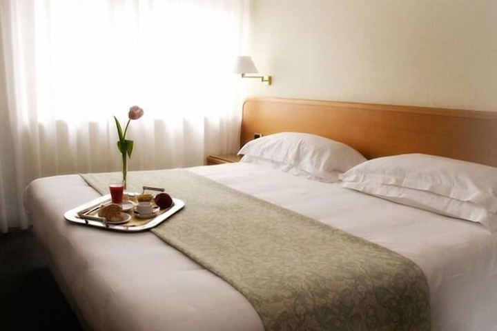 Room 17 of 77