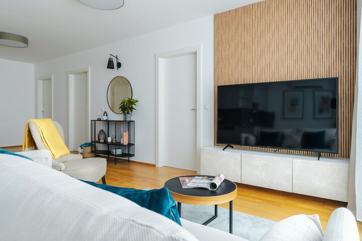 Room 13 of 195