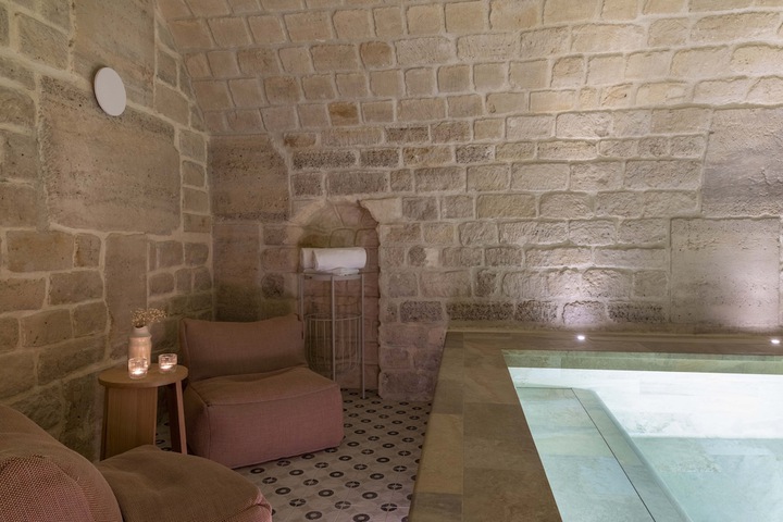 Hotel Pool