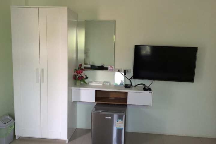 Room 16 of 80