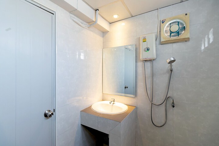 Room 32 of 63