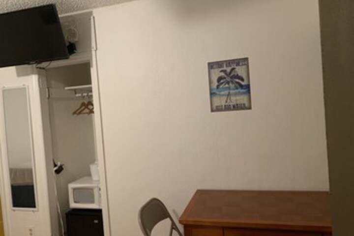 Room 28 of 204
