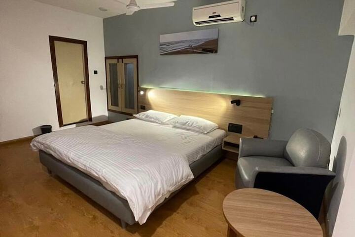 Room 5 of 15