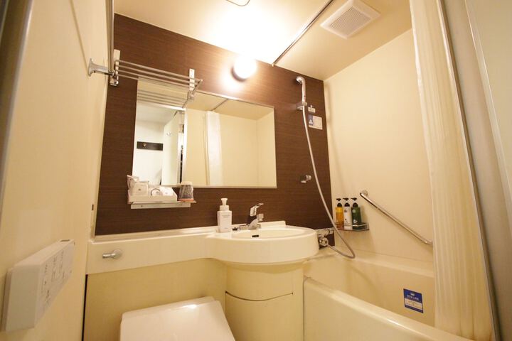 Room 12 of 24