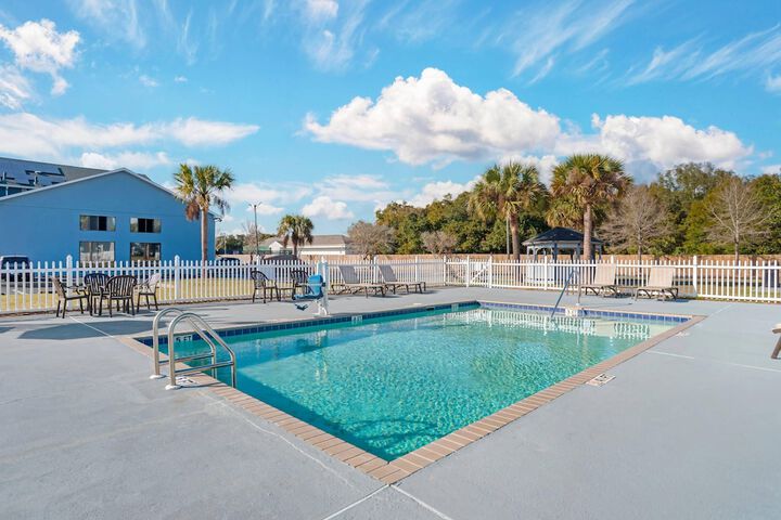 Hotel with Pool