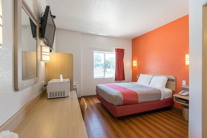 Room 18 of 38