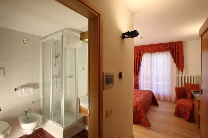 Room 6 of 51