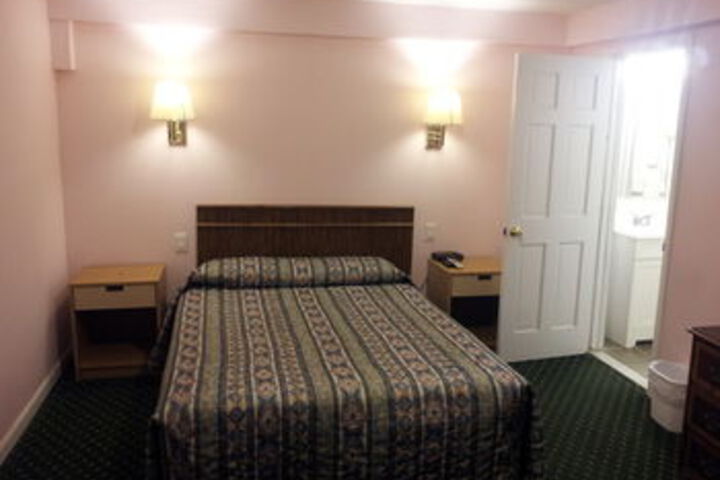 Room 9 of 20