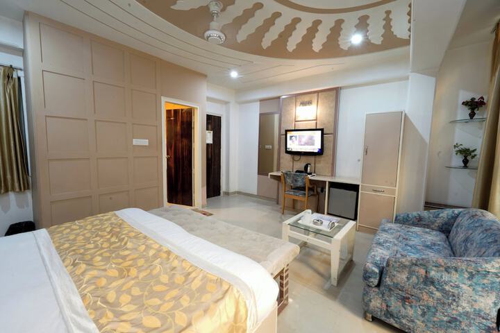 Room 12 of 19