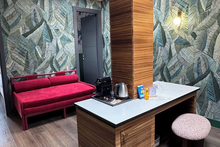 Room 70 of 136