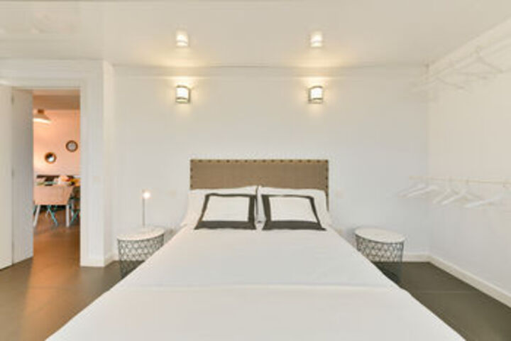 Room 9 of 27