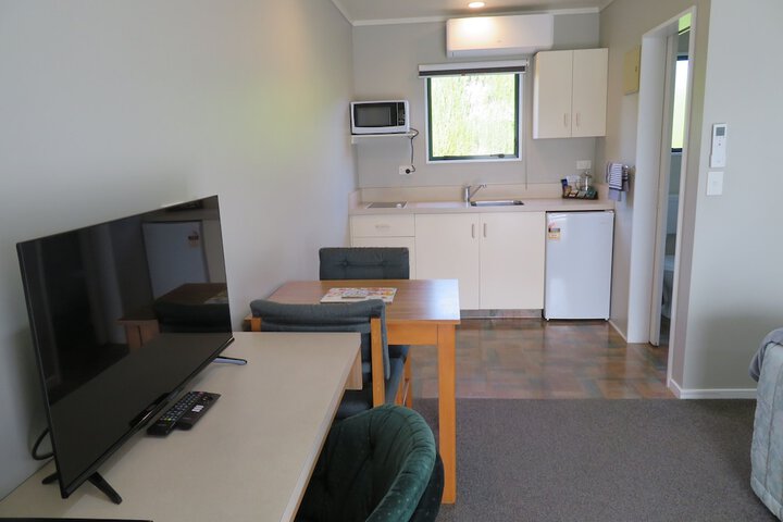 Room 6 of 75