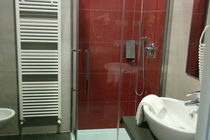 Room 32 of 71