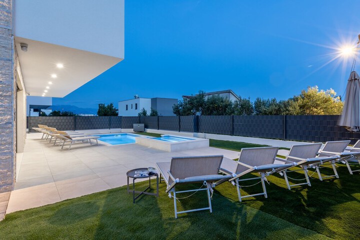 Pool 23 of 43