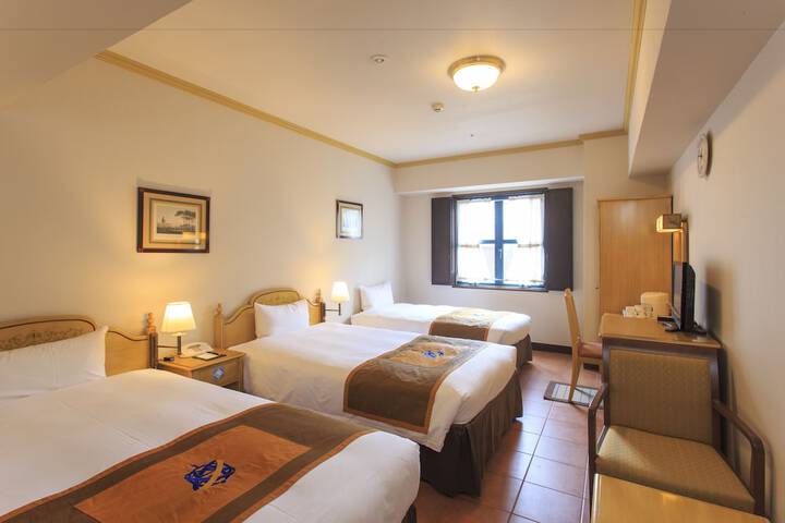Room 10 of 40