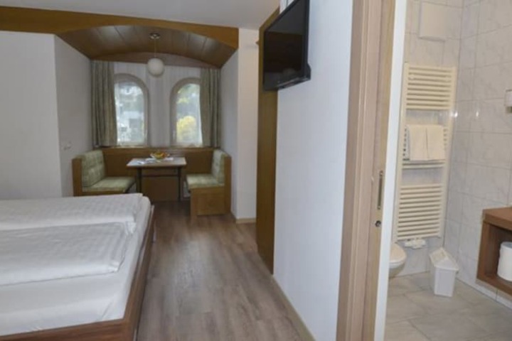 Room 5 of 39