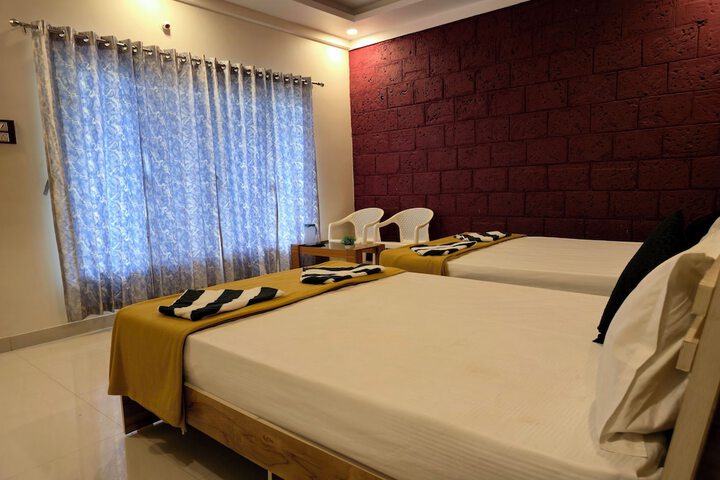 Room 2 of 34