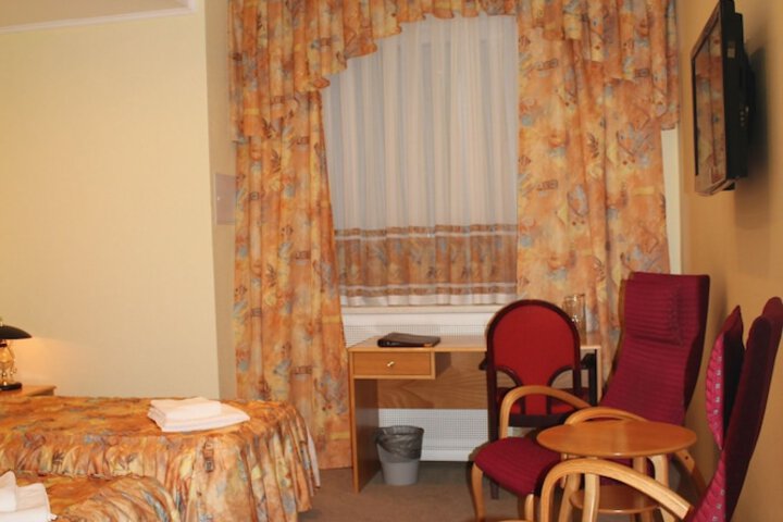 Room 18 of 108