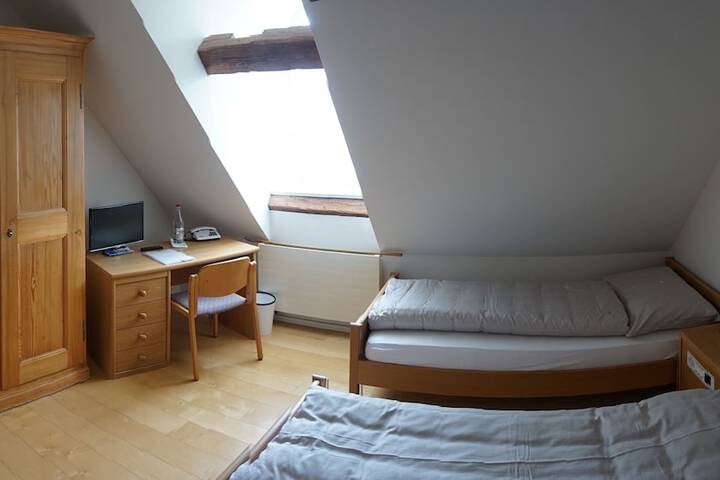 Room 22 of 64