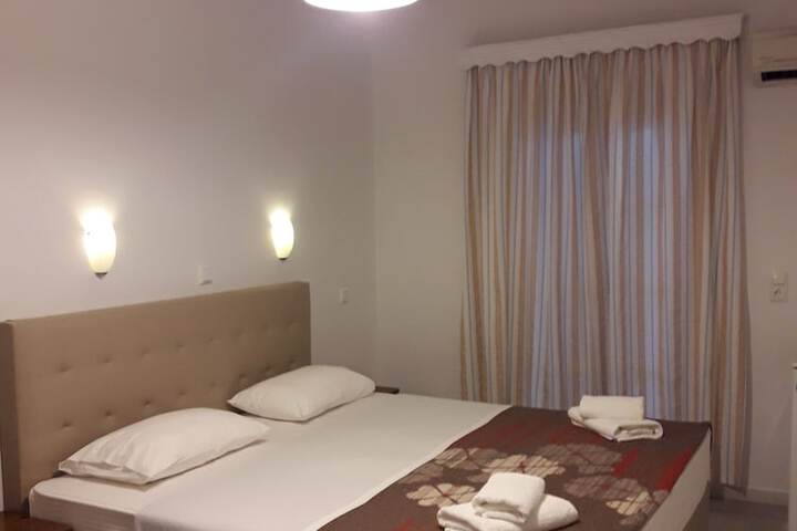 Room 4 of 32