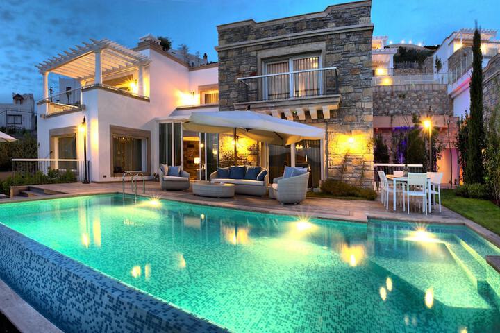 Hotel Pool