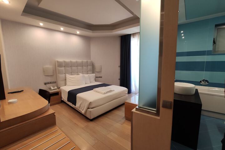 Room 18 of 171