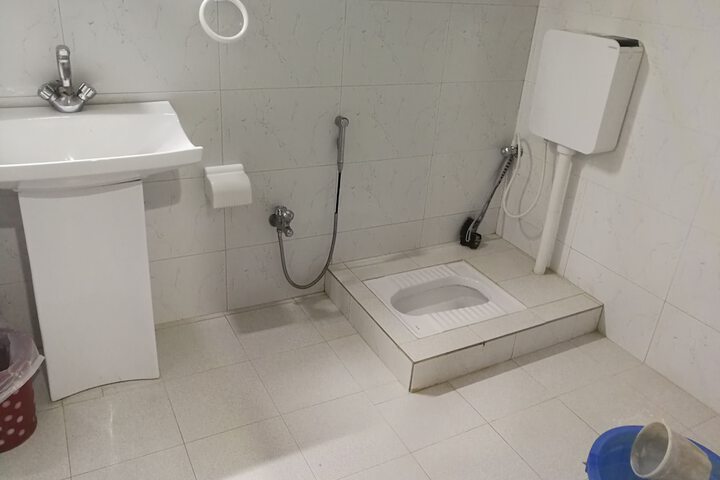Room 8 of 10