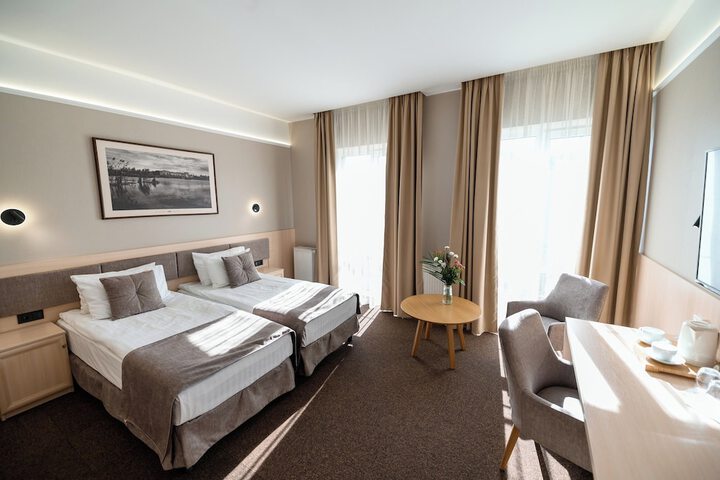 Room 42 of 102