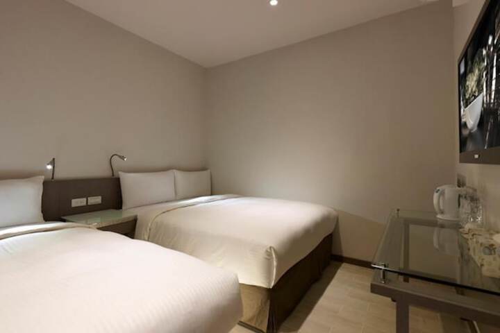 Room 11 of 20