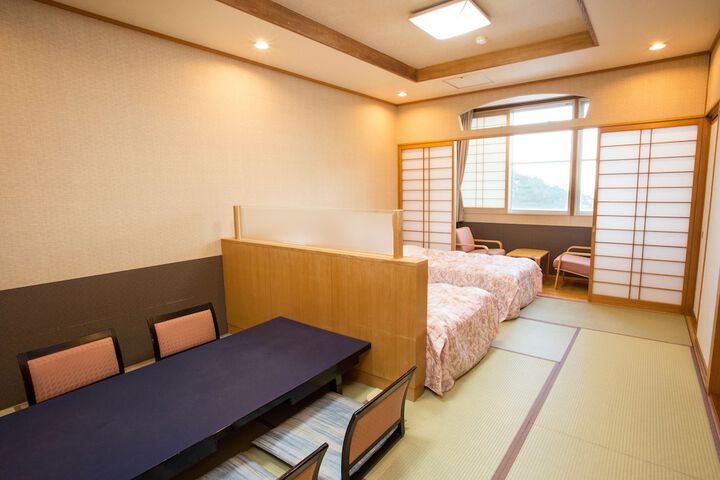 Room 4 of 44