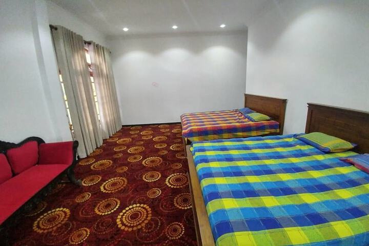 Room 5 of 10