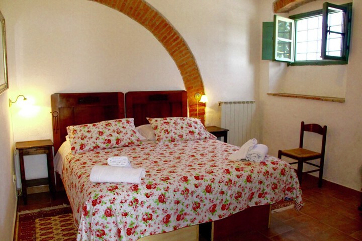 Room 3 of 38