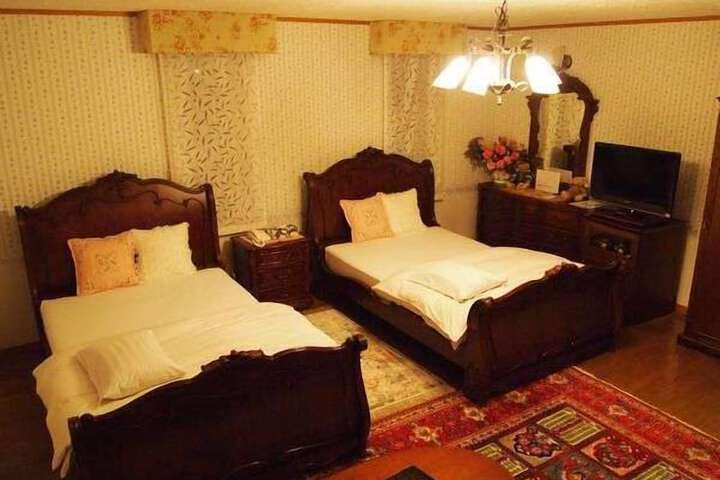 Room 12 of 35