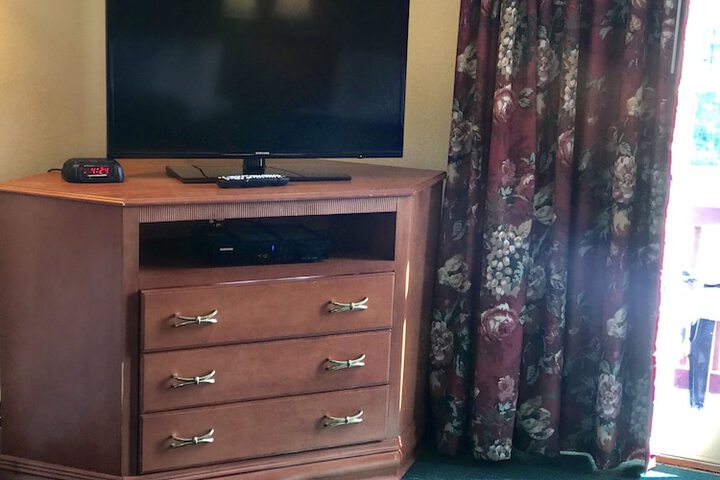 Quadruple Deluxe Queen Bed (12 of 28)