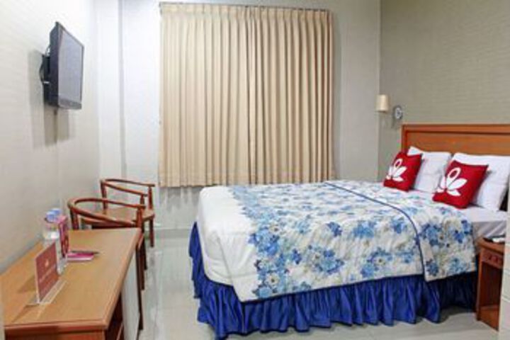 Room 9 of 25