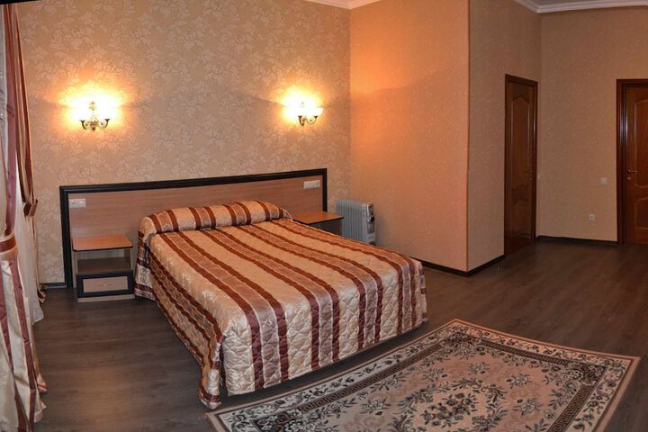 Room 3 of 28